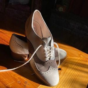 Dress shoe woman’s